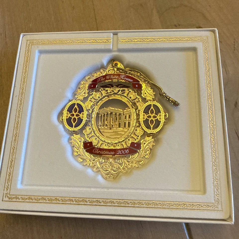 2006 THE WHITE HOUSE HISTORICAL SOCIETY 3D Brass ORNAMENT (CB3085)
