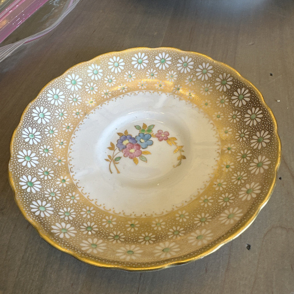 Tuscan England Fine Bone China Cup Saucer Daisies Daisy Pretty CHN 562