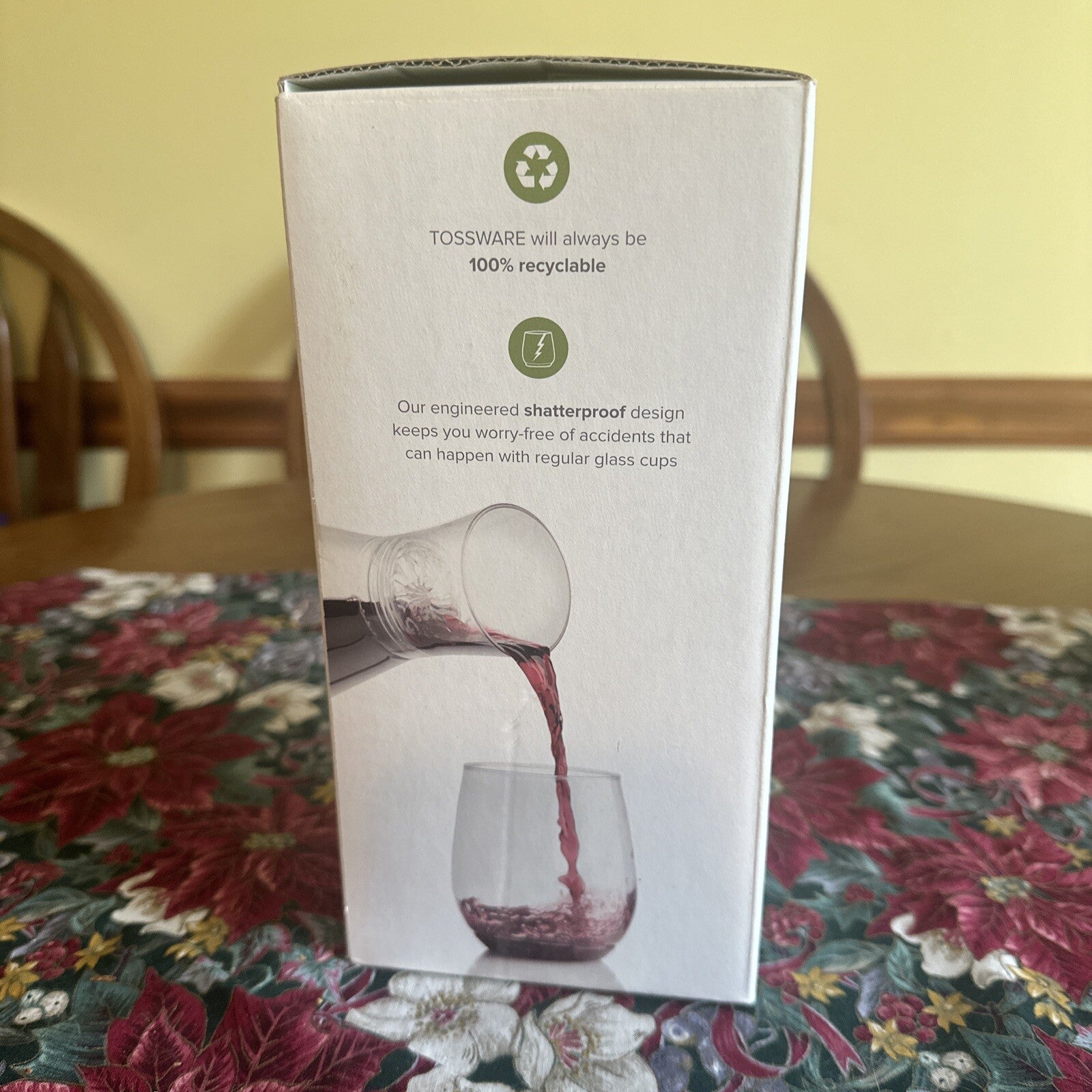 NEW TOSSWARE 28oz Clear Decanter Plus Aerator SHE 13