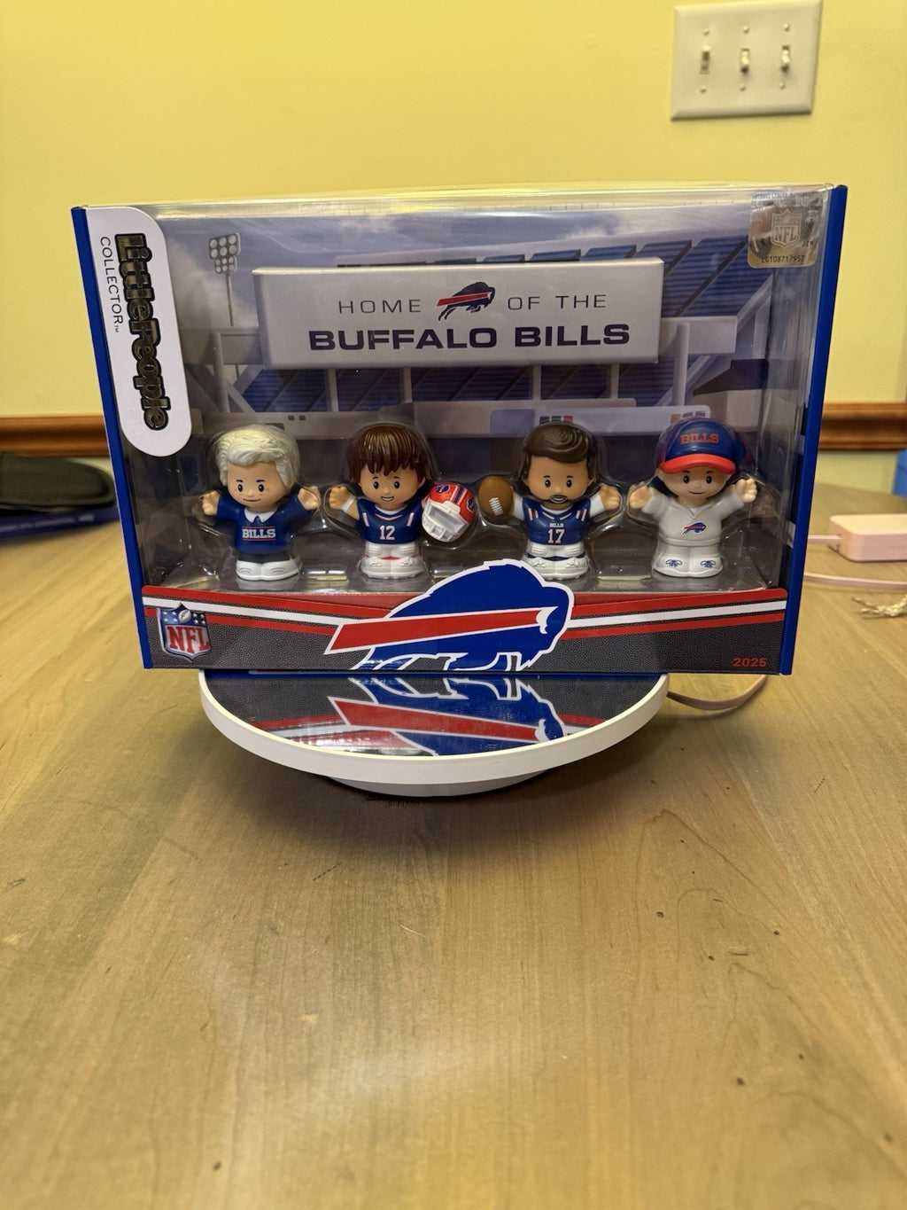 Fisher-Price Buffalo Bills Wegmans Little People 2025 Collectible0