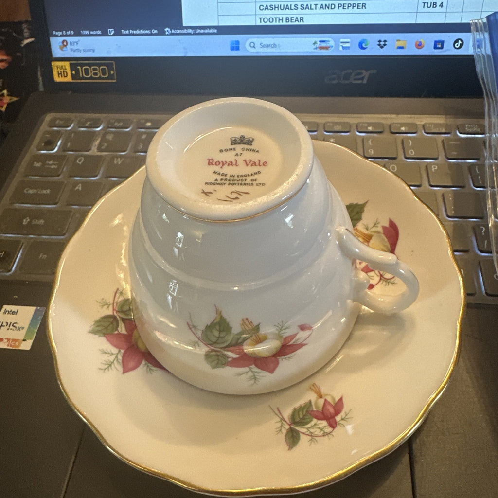 Royal Vale Flowered Cup / Saucer Bone China Gold Trim Made in England 75C CHN 381