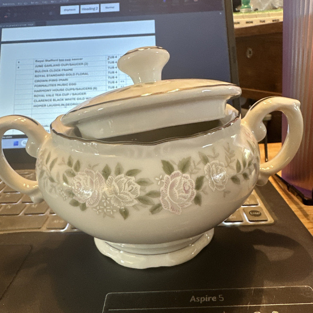 Sheffield White Flower 501 Creamer And Suger Bowl  CHN 453