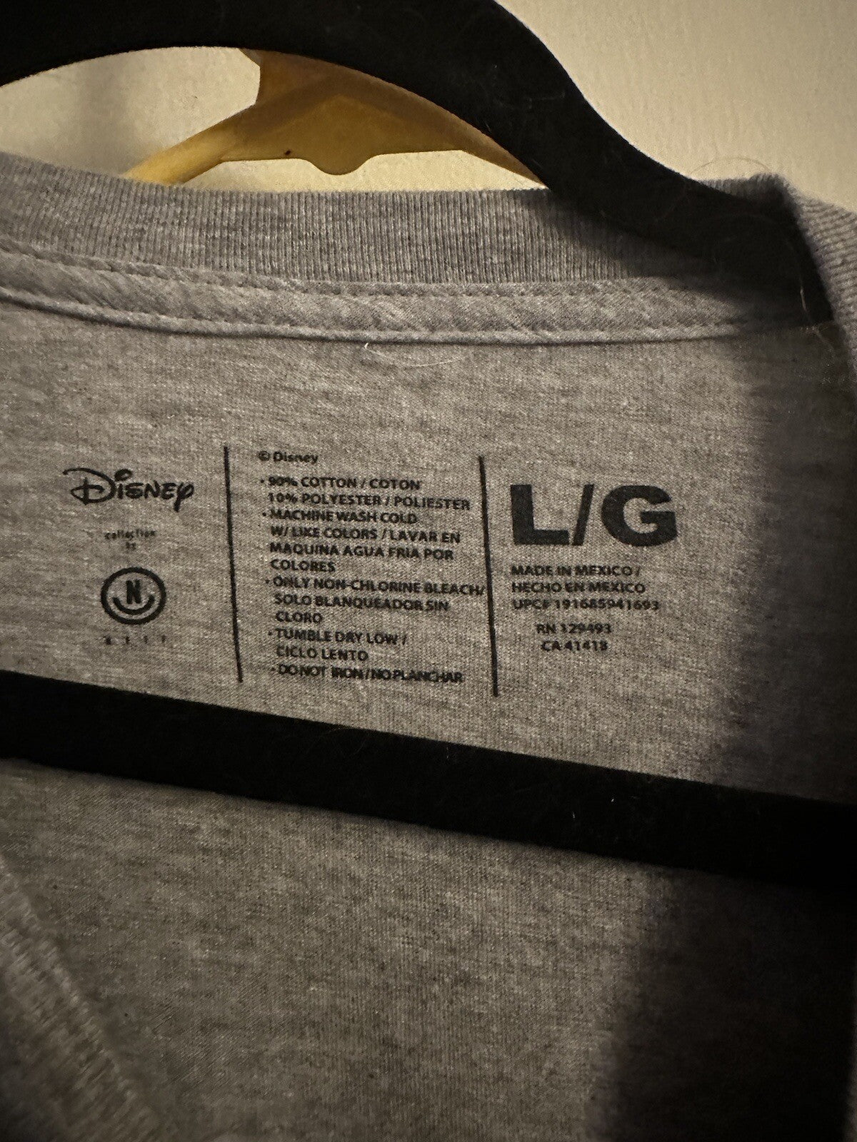 Mickey Mouse T-Shirt Size Large  NEFF DISNEY COLLECTION Gray color Men’s B 3441