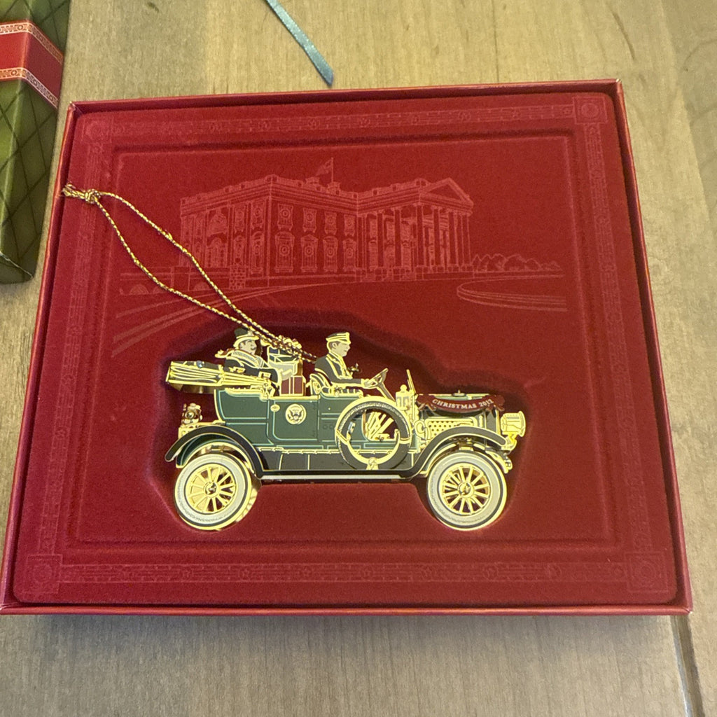 2012 WHITE HOUSE CHRISTMAS ORNAMENT W/BOX & Paperwork BIN 992