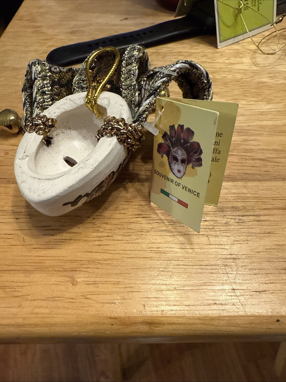 WHITE  CERAMIC MINIATURE JOLLINI VENETIAN MASQUERADE MASK ITALY BIN 233