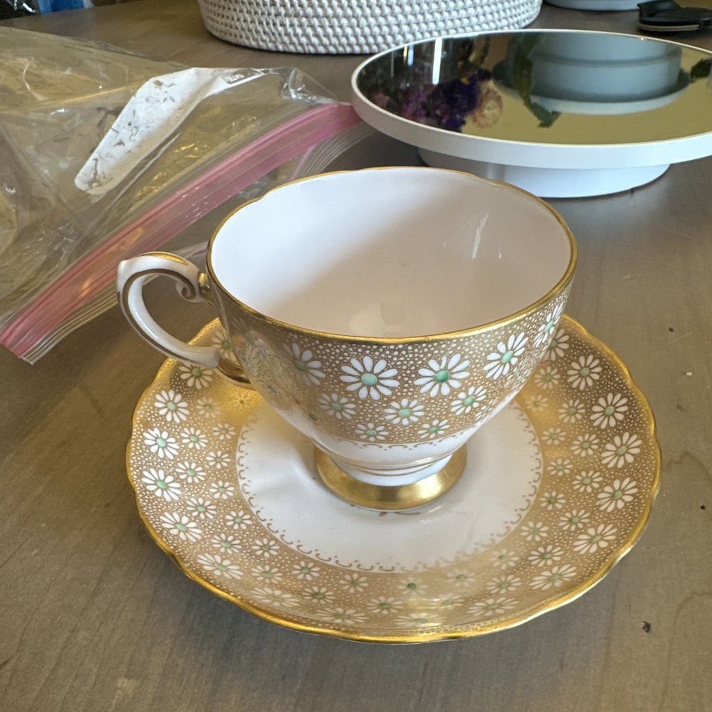 Tuscan England Fine Bone China Cup Saucer Daisies Daisy Pretty CHN 561