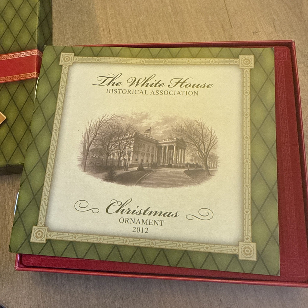 2012 WHITE HOUSE CHRISTMAS ORNAMENT W/BOX & Paperwork BIN 991