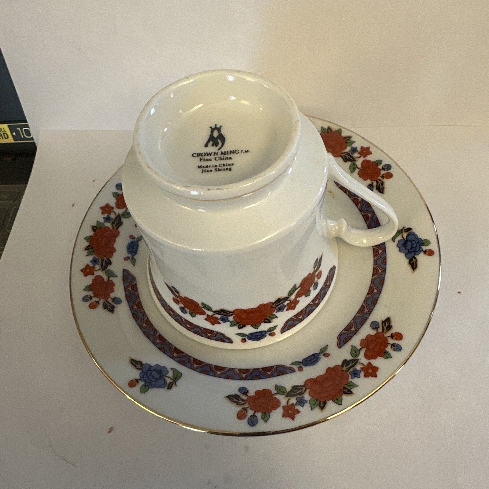 Crown Ming "OLD IMARY" Fine China Cup & Saucer Red & Blue Flowers CHN 371