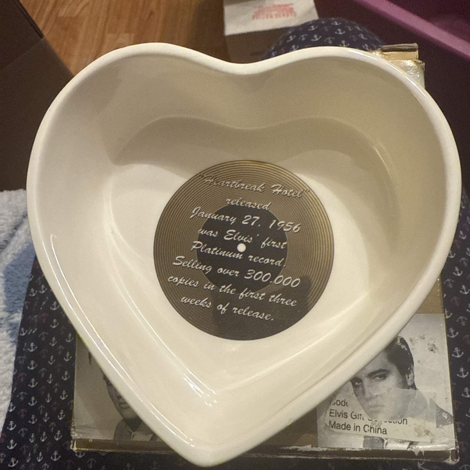 Elvis Presley heart box 1999 Vandor ceramic keepsake BIN 992