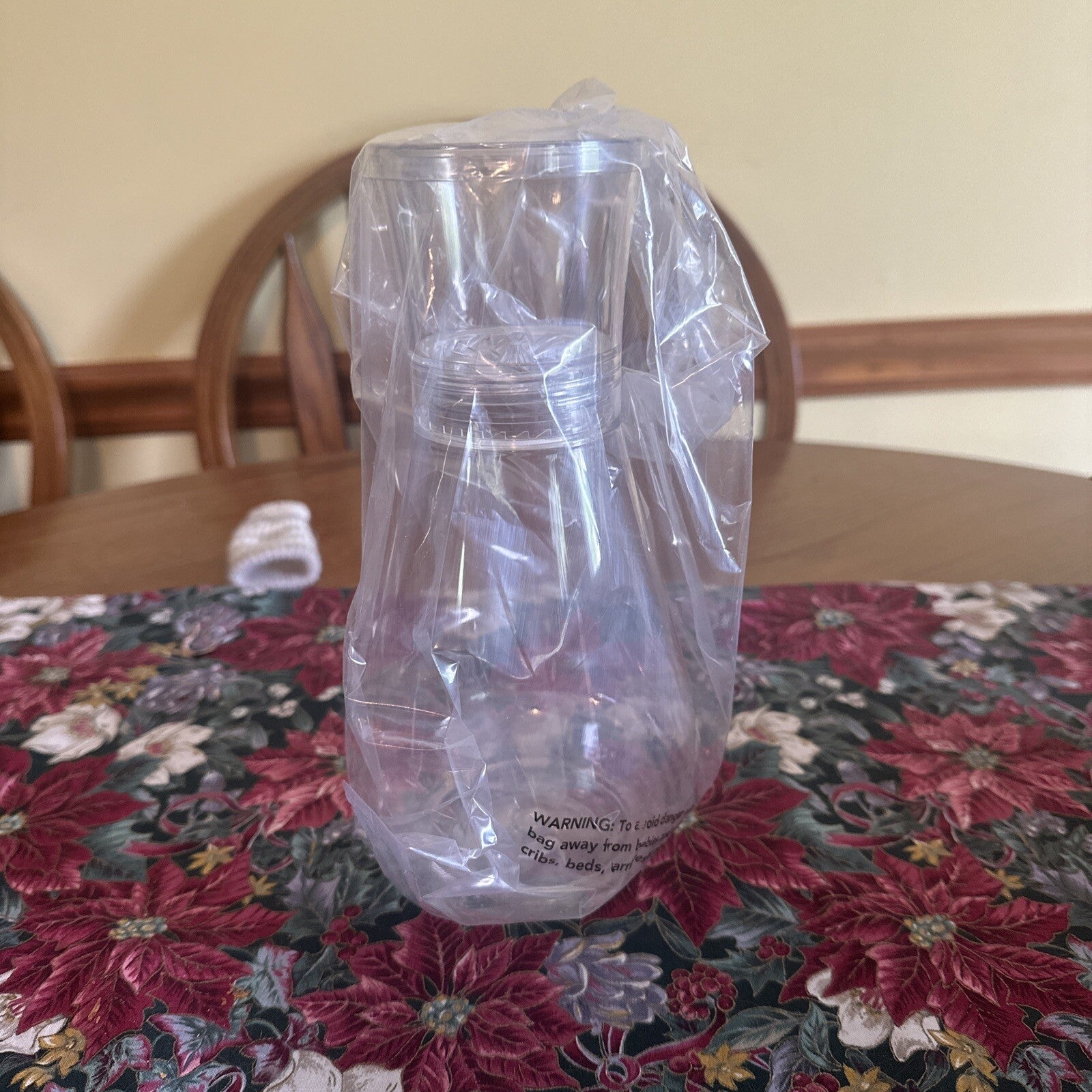 NEW TOSSWARE 28oz Clear Decanter Plus Aerator SHE 14
