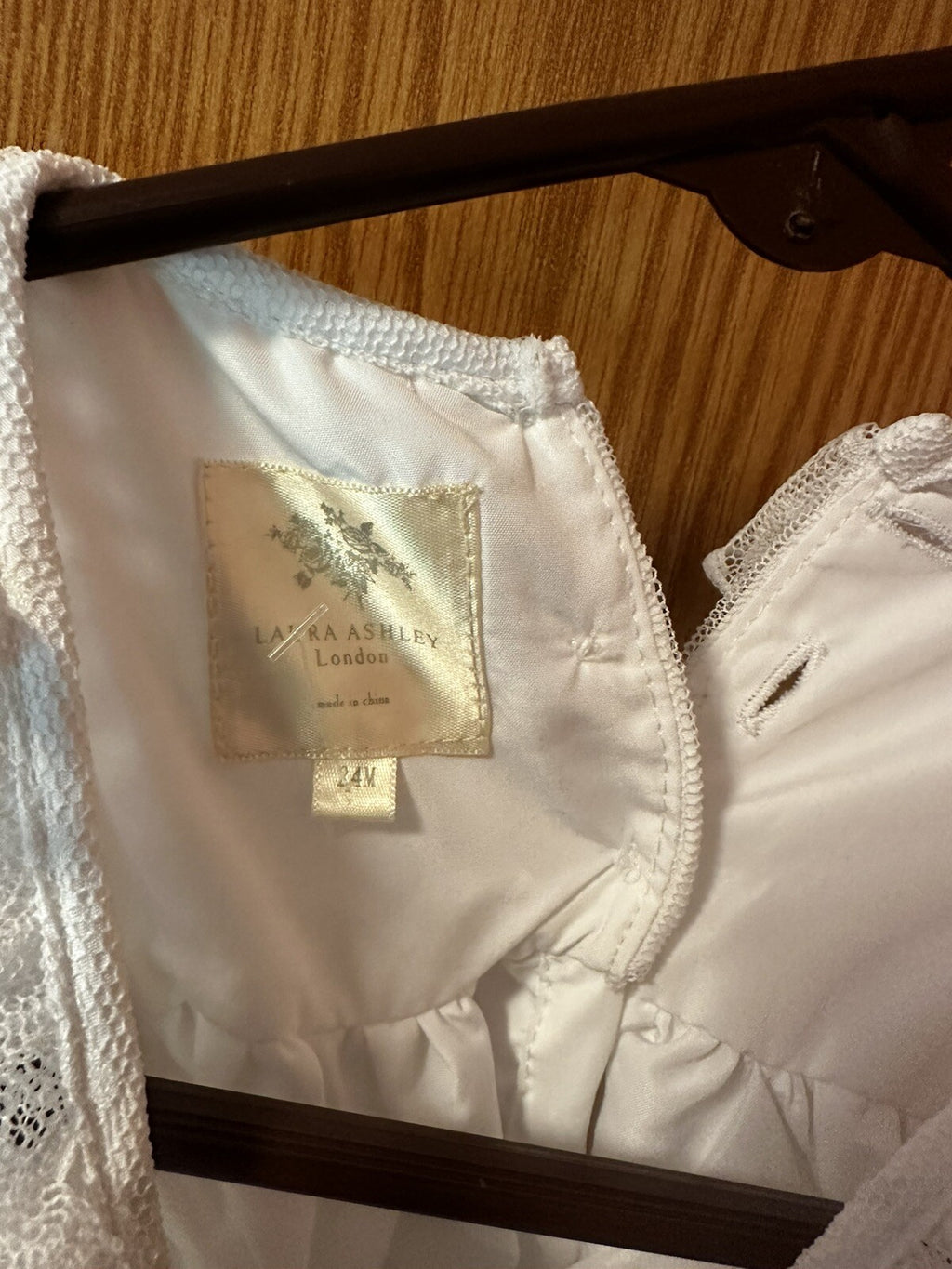 LAURA ASHLEY LONDON girls 24MOS White Lace Portrait Sleeveless Dress BIN 32