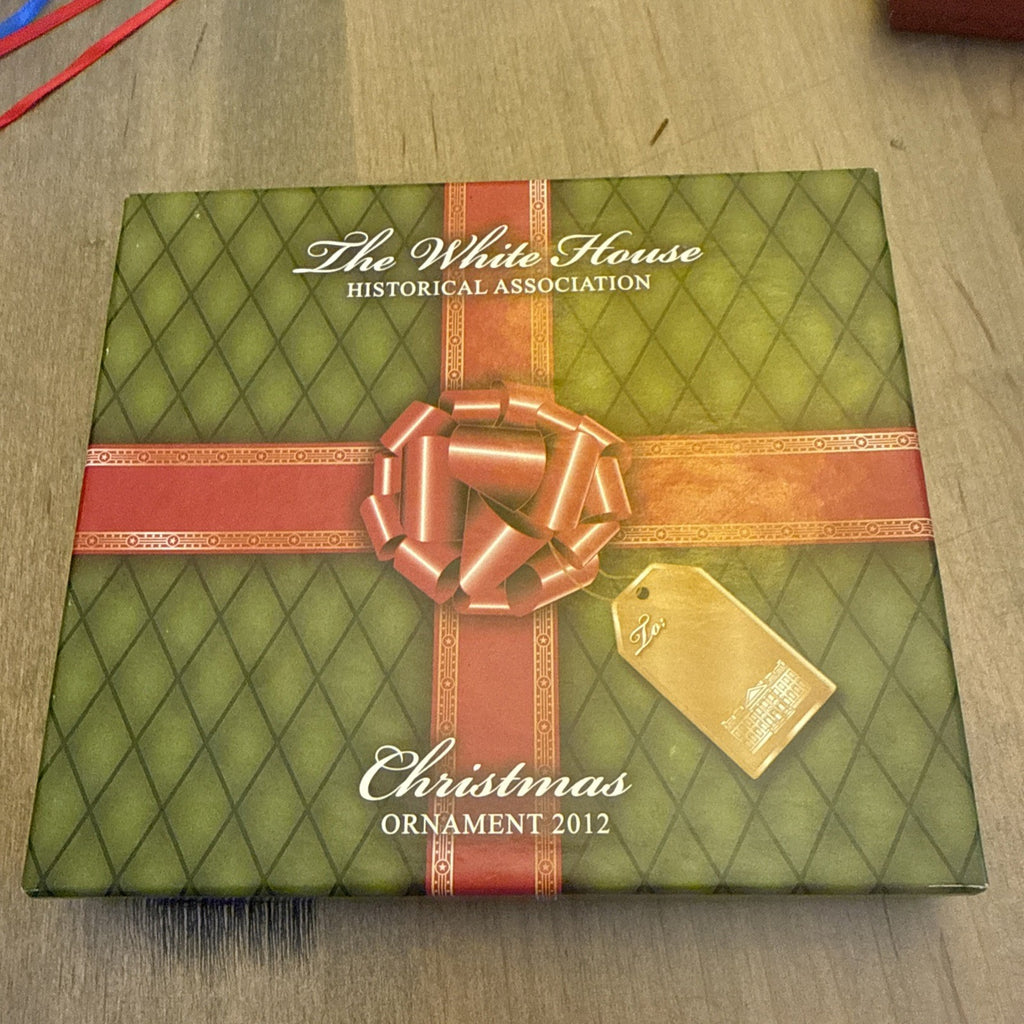 2012 WHITE HOUSE CHRISTMAS ORNAMENT W/BOX & Paperwork BIN 990