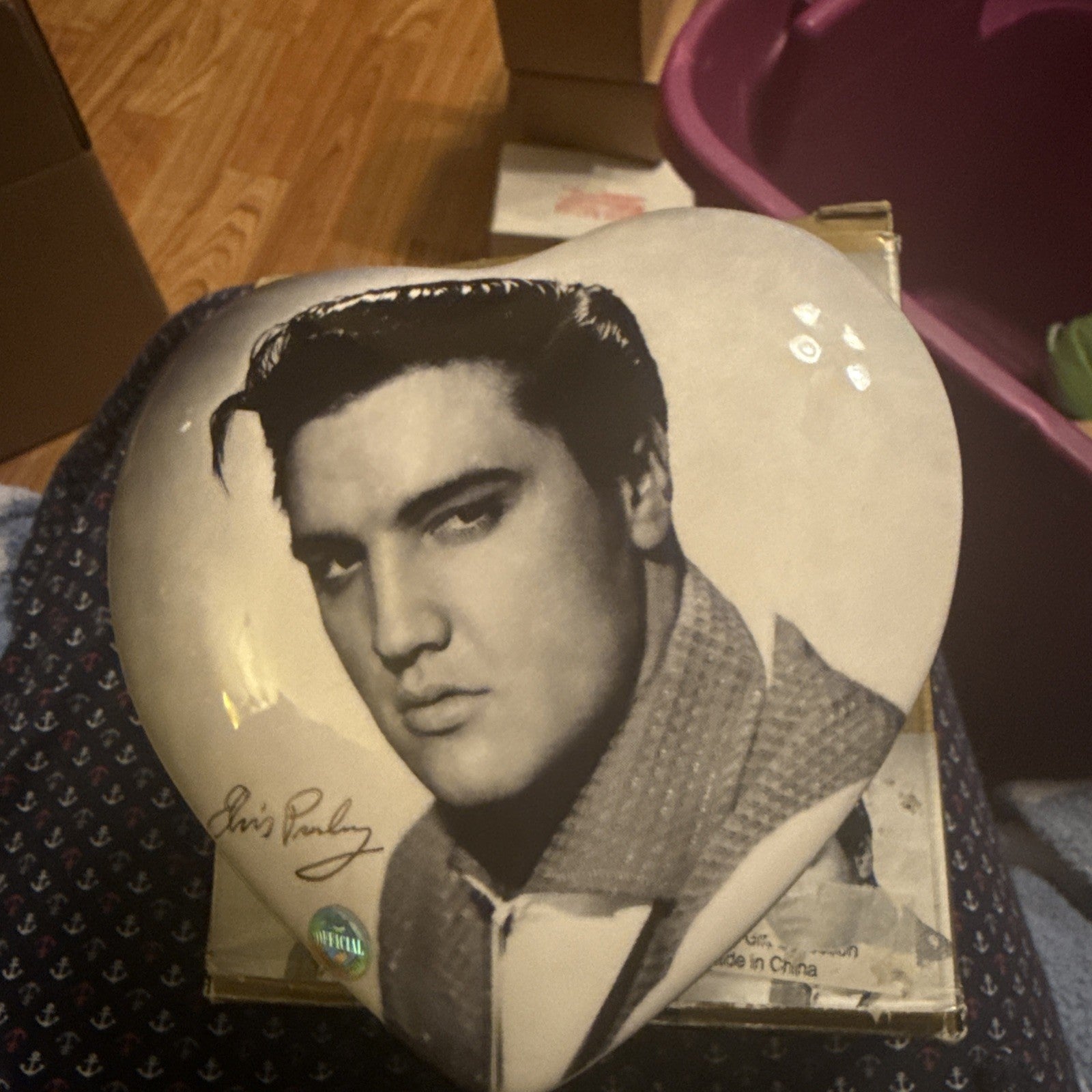 Elvis Presley heart box 1999 Vandor ceramic keepsake BIN 991