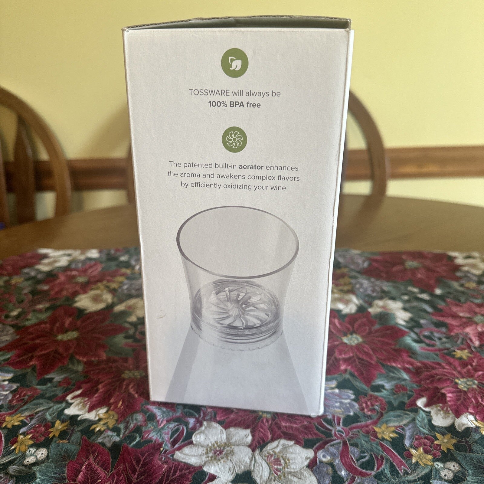 NEW TOSSWARE 28oz Clear Decanter Plus Aerator SHE 11