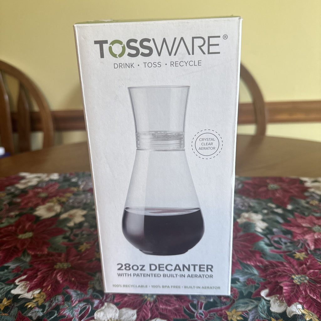 NEW TOSSWARE 28oz Clear Decanter Plus Aerator SHE 10