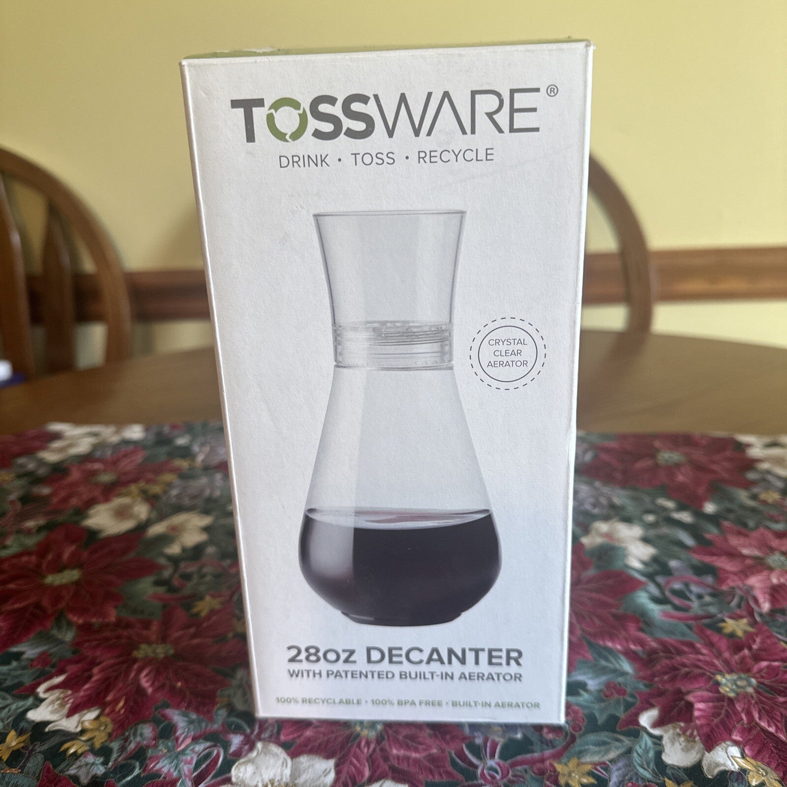 NEW TOSSWARE 28oz Clear Decanter Plus Aerator SHE 10