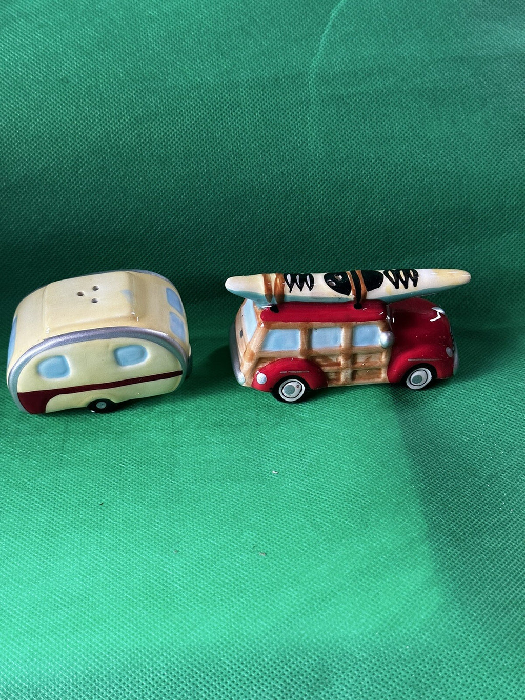 ️VTG-Cape Shore Woody Station Wagon & Trailer Ceramic Salt & Pepper Shakers0