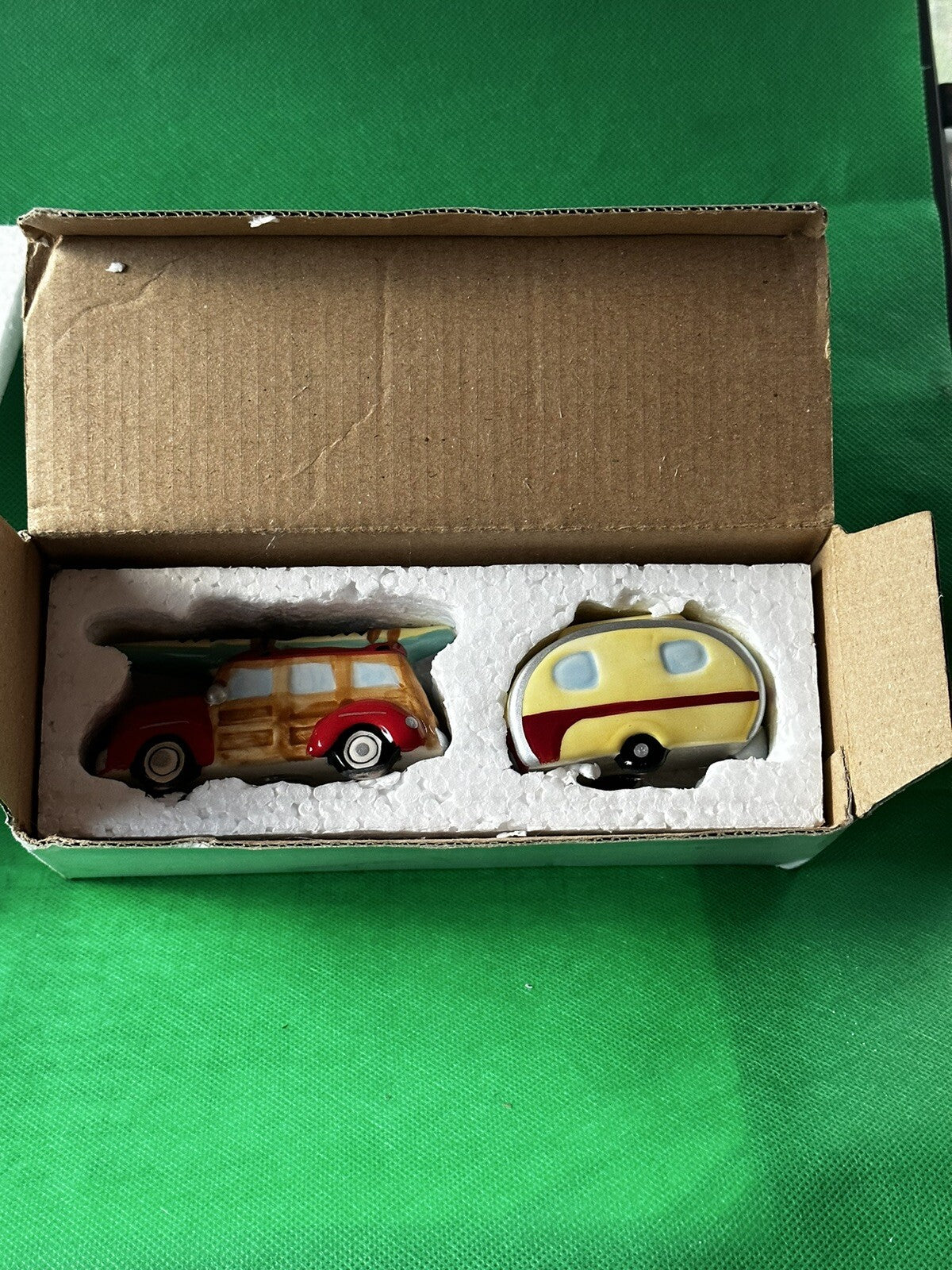 ️VTG-Cape Shore Woody Station Wagon & Trailer Ceramic Salt & Pepper Shakers1