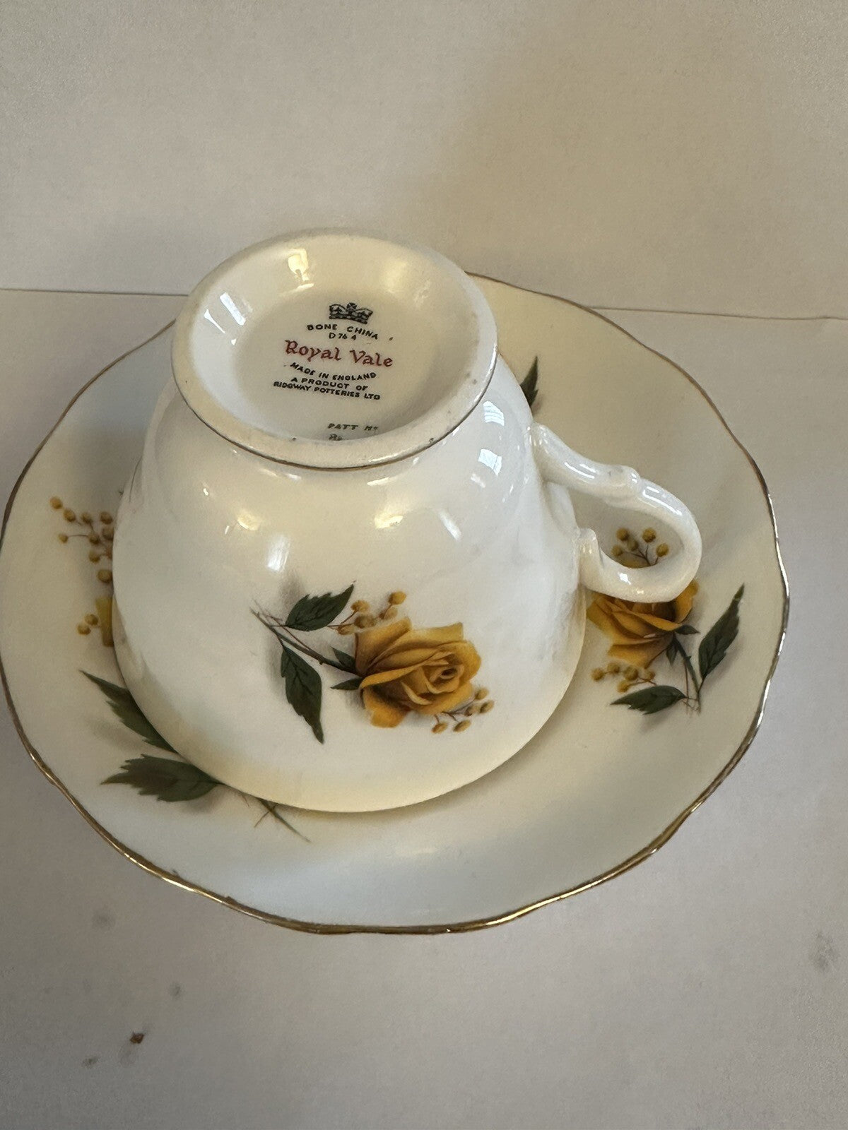 VTG. ROYAL VALE, Bone China Cup & Saucer, Yellow Rose Gold Trim, England CHN 413