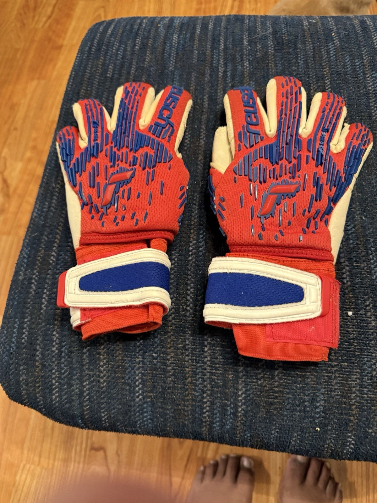 Reusch Venomous Gold Goalkeeper Gloves - Size 8 TUB 34