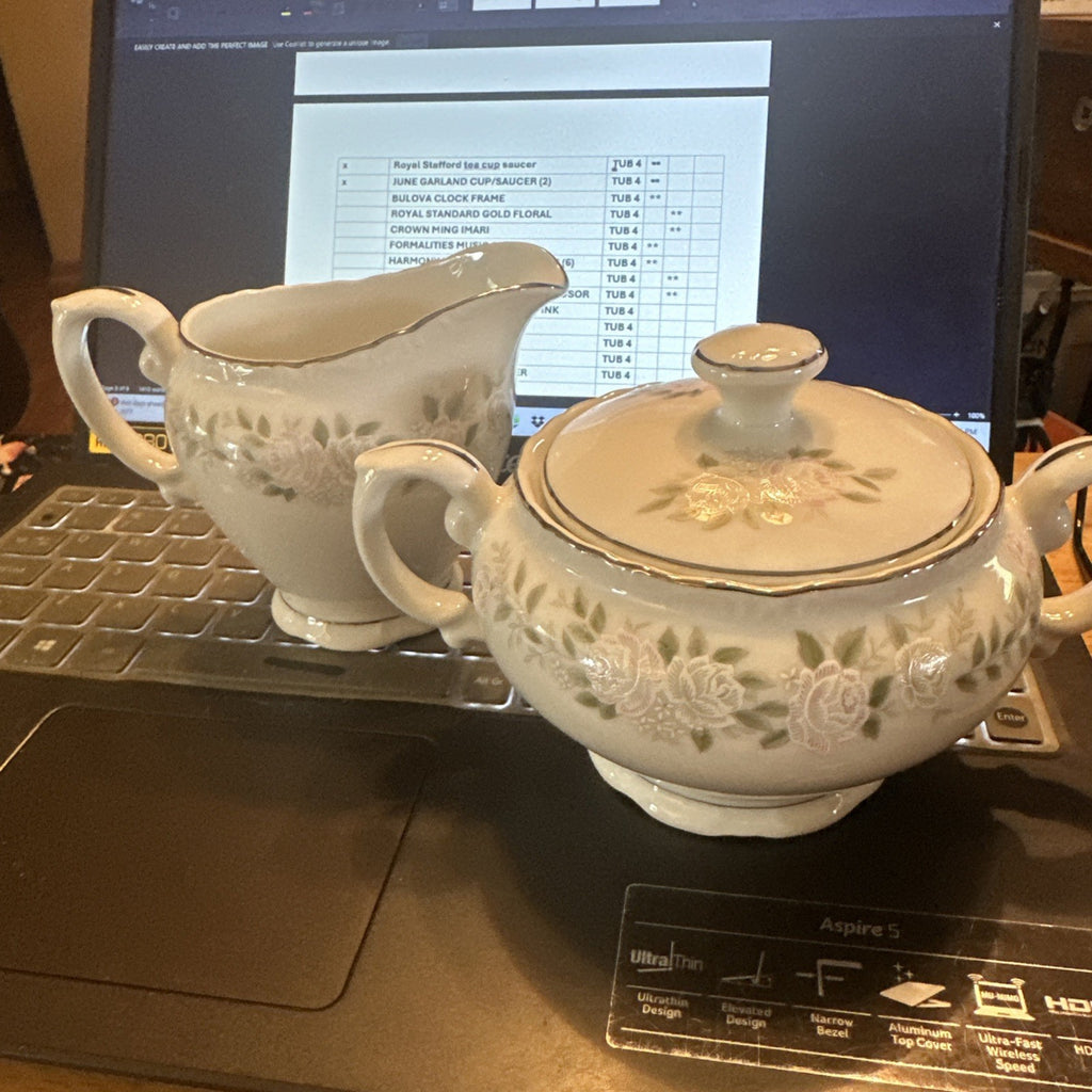 Sheffield White Flower 501 Creamer And Suger Bowl  CHN 450