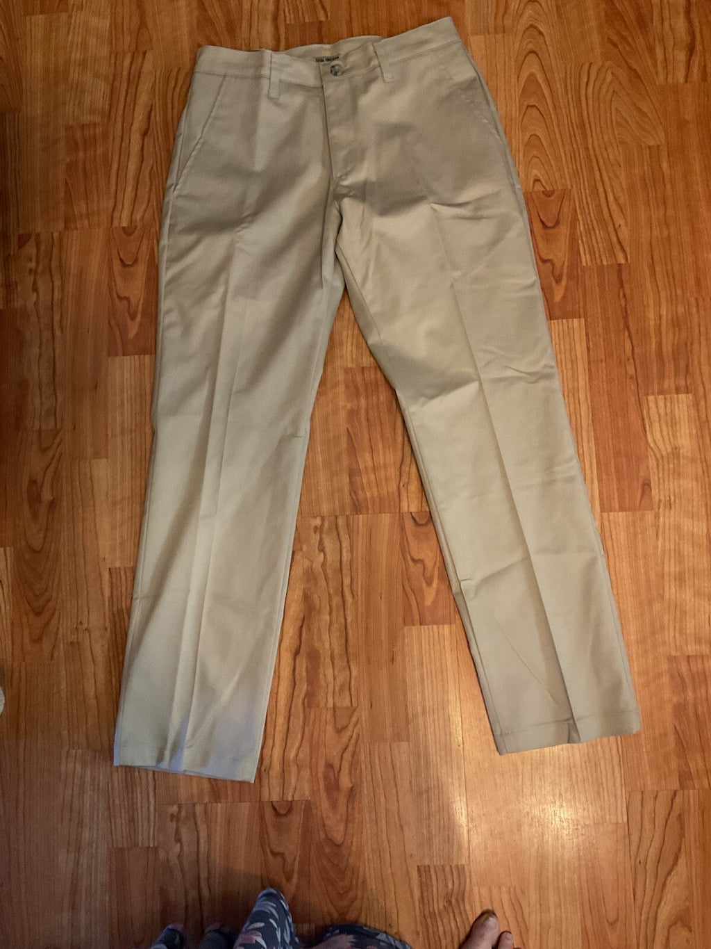 Lee Men’s Comfort Stretch Khaki Total Freedom Relaxed Fit 30x30 Pants. B 1361