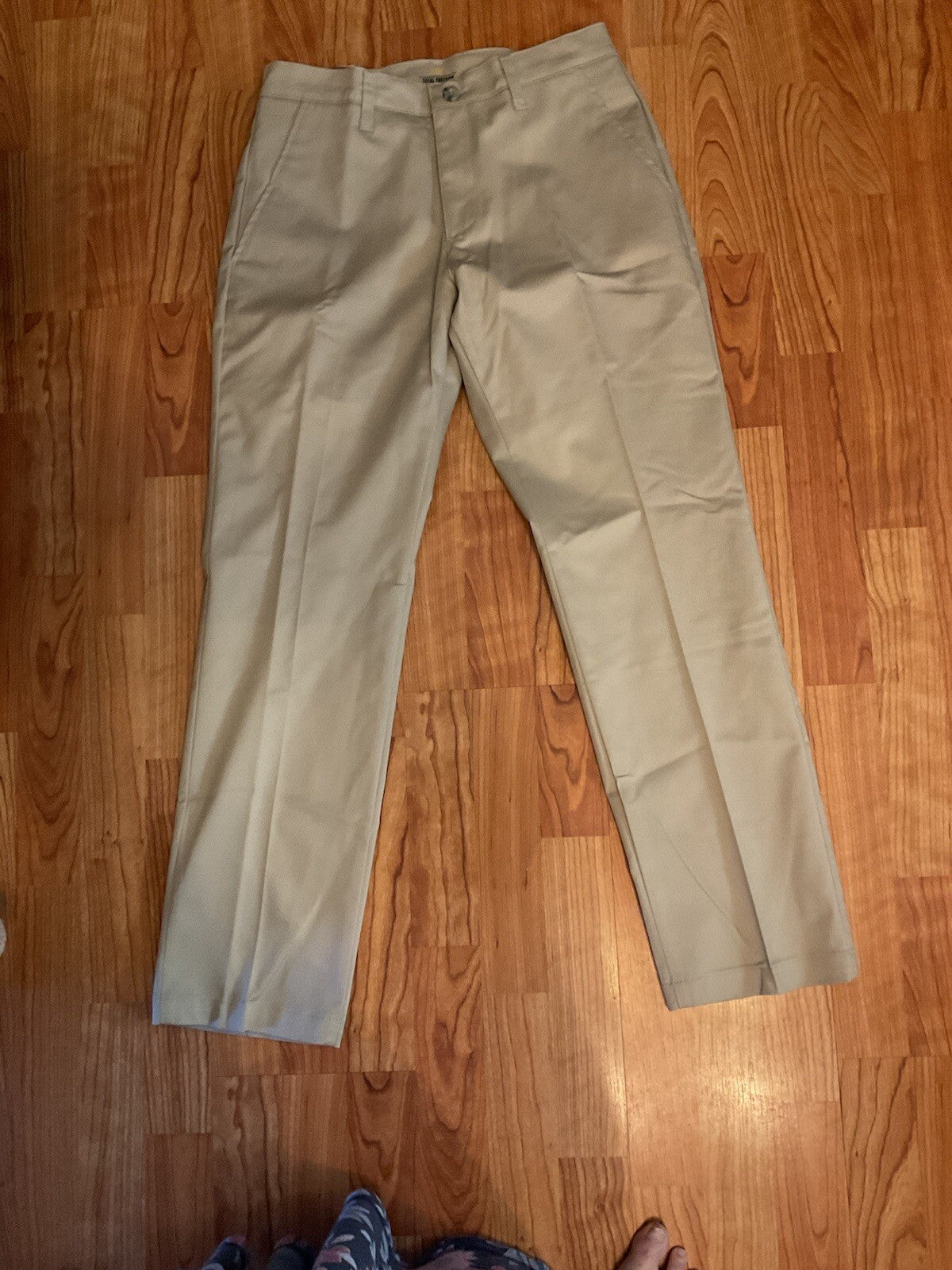Lee Men’s Comfort Stretch Khaki Total Freedom Relaxed Fit 30x30 Pants. B 1361