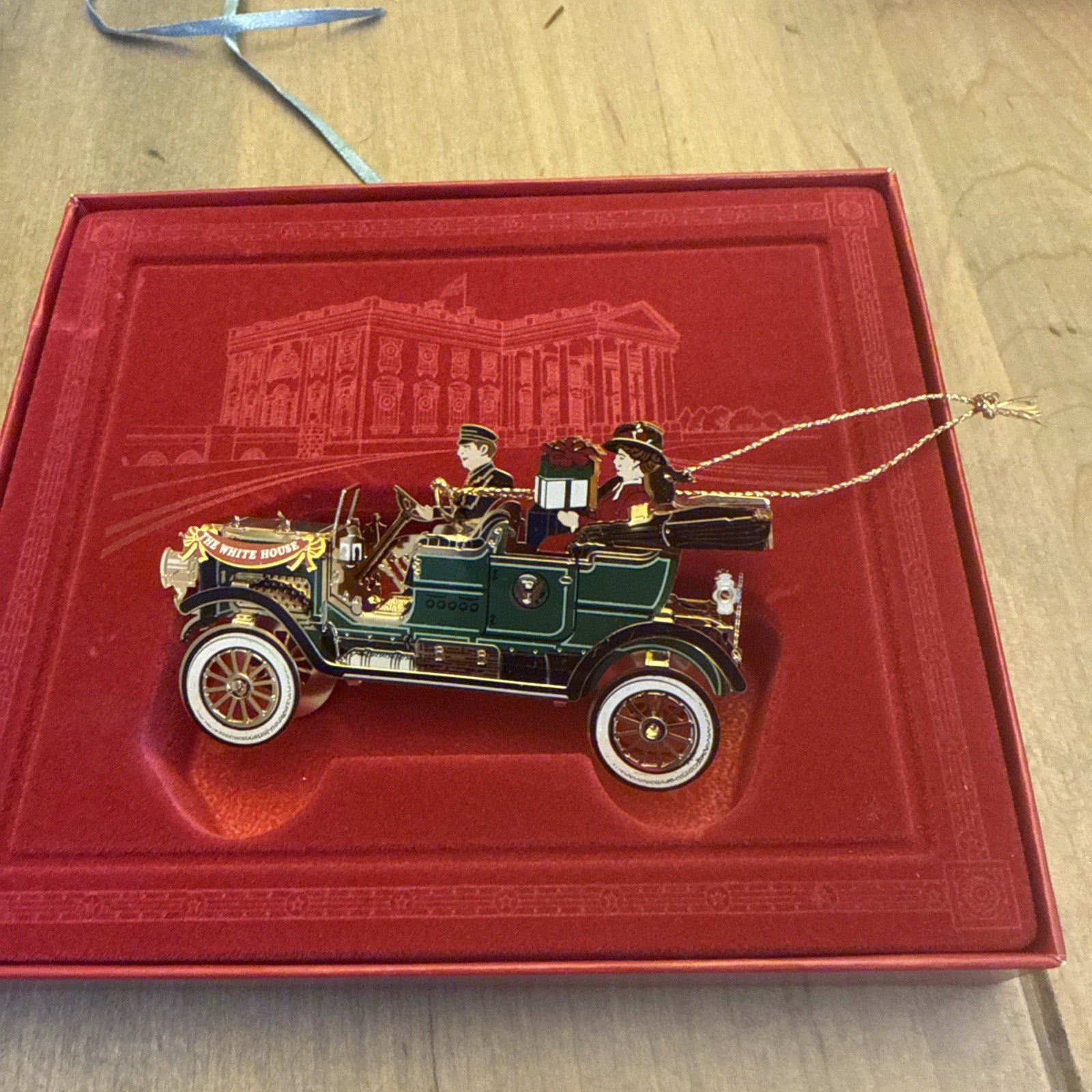 2012 WHITE HOUSE CHRISTMAS ORNAMENT W/BOX & Paperwork BIN 993