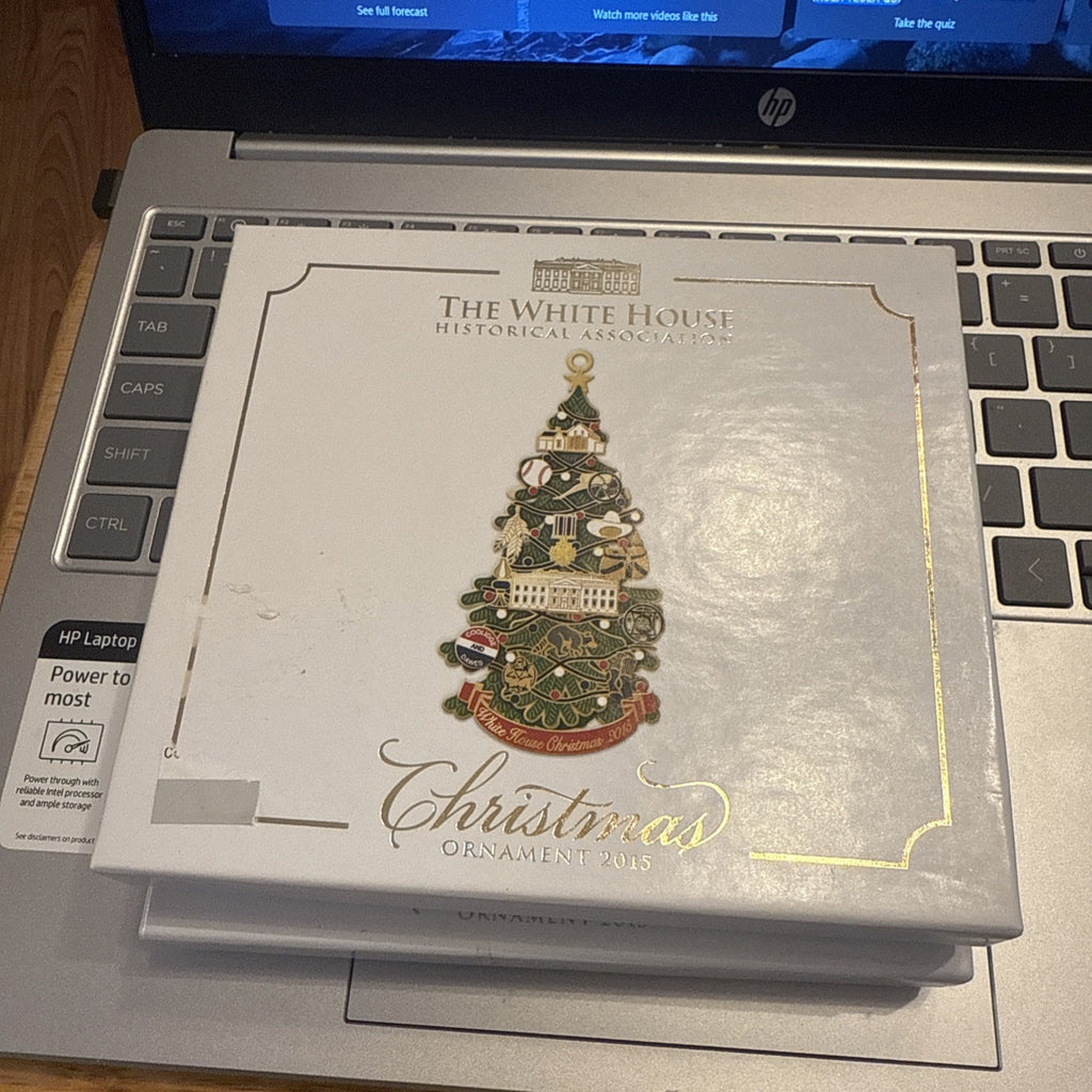 2015 WHITE HOUSE CHRISTMAS ORNAMENT W/BOX & Paperwork BIN 90