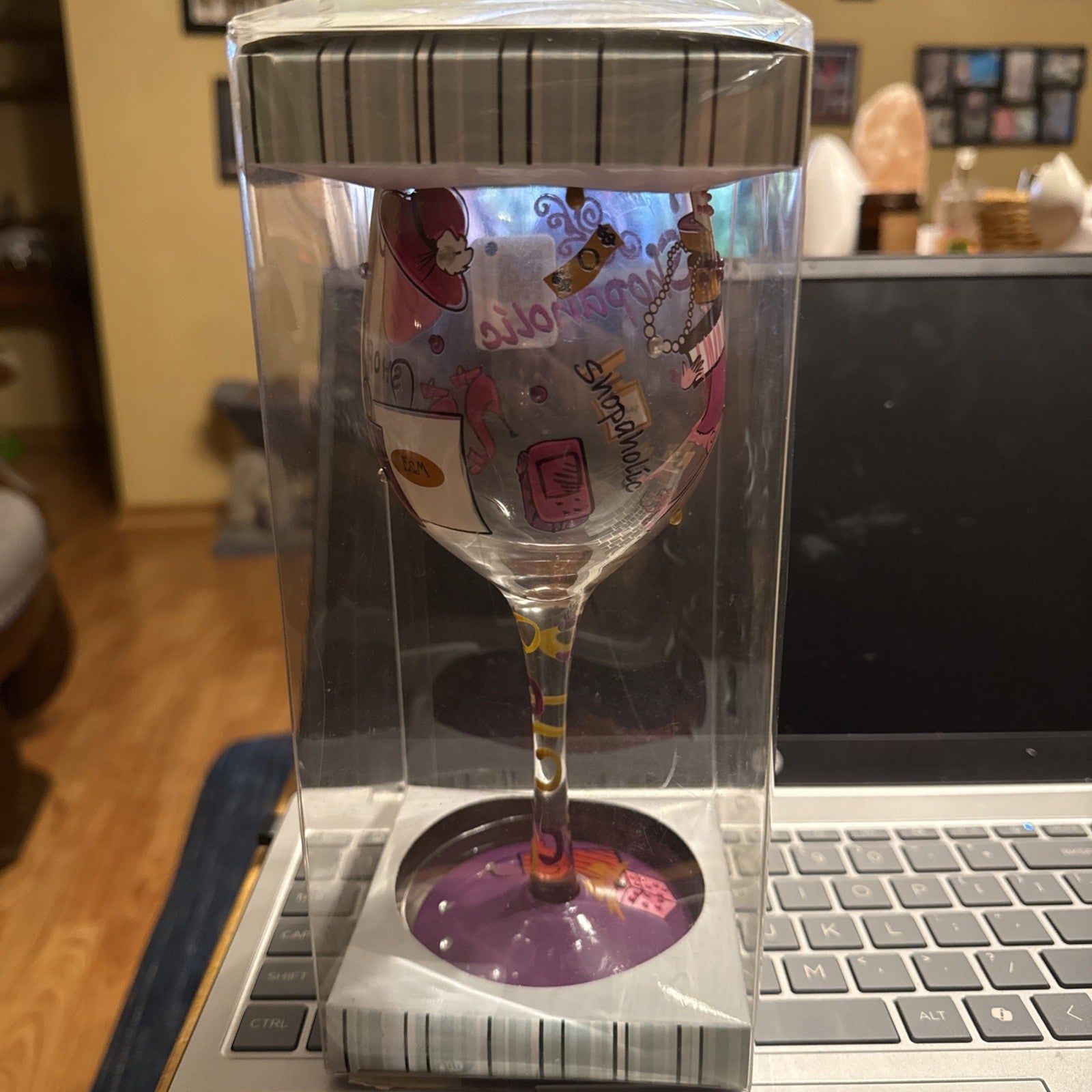 Hand Painted “SHOPOHOLIC”  16 Oz Wine Glass by Formation. New w/ Package BIN 991