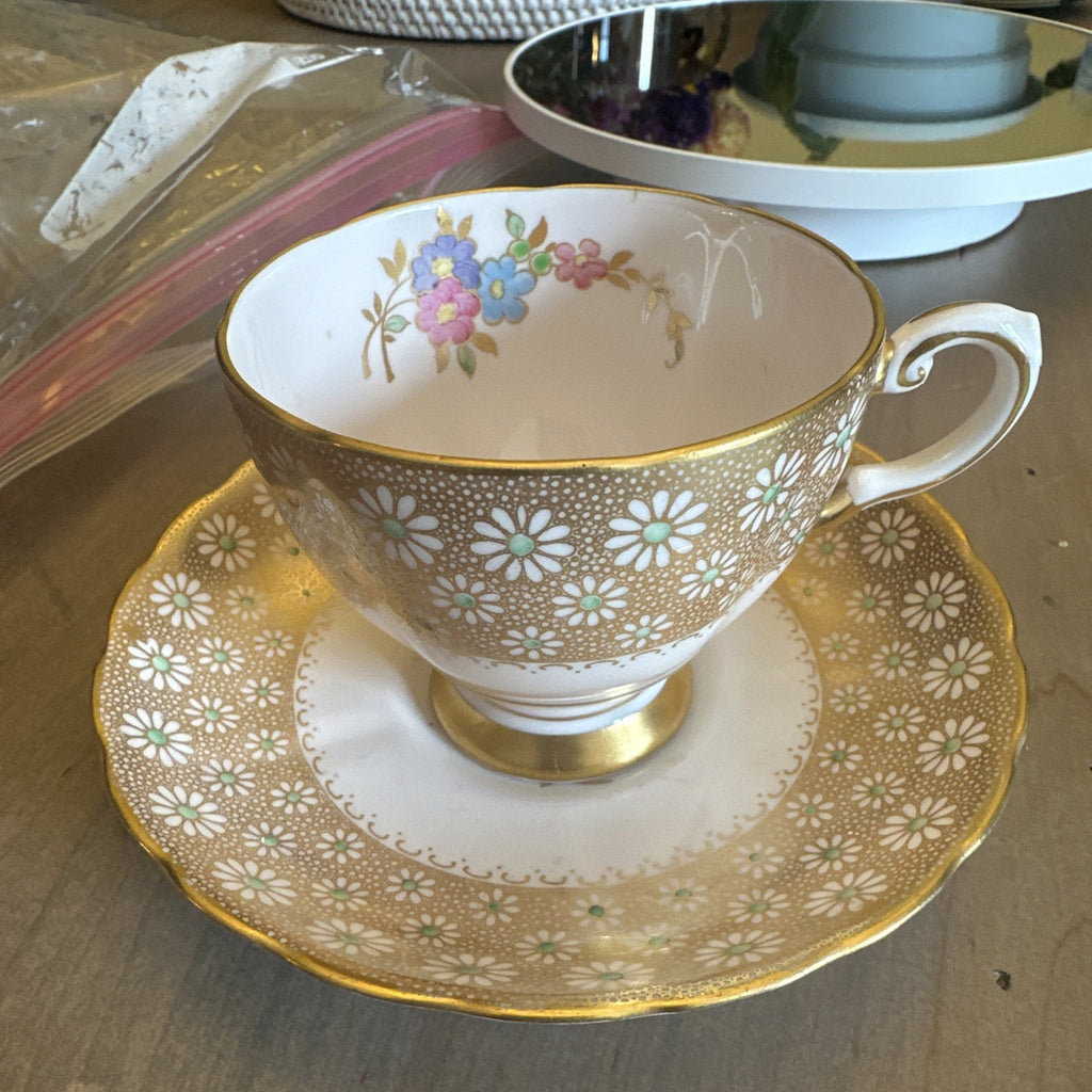 Tuscan England Fine Bone China Cup Saucer Daisies Daisy Pretty CHN 560