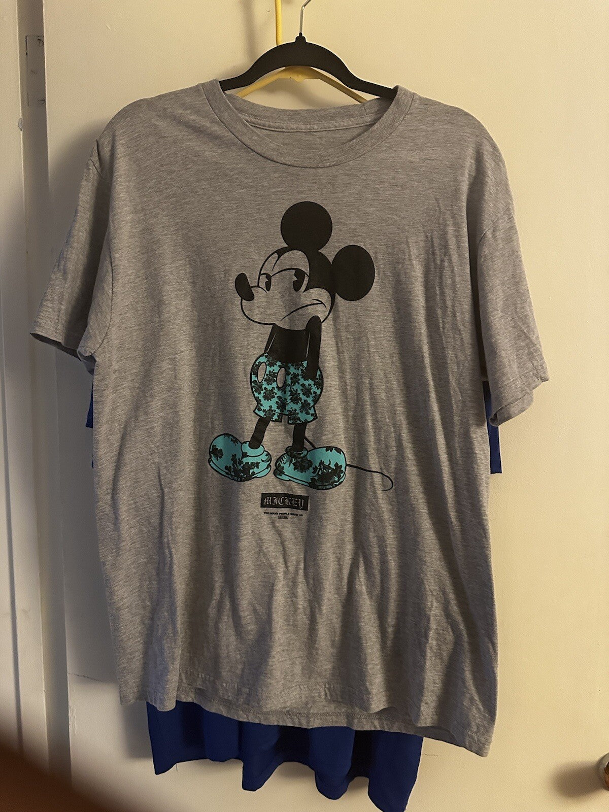 Mickey Mouse T-Shirt Size Large  NEFF DISNEY COLLECTION Gray color Men’s B 3440