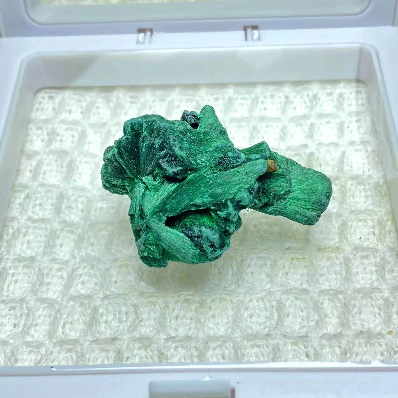 Wholesale Natural Malachite Mineral Specimens Green Flash Collection Display Decorative Gifts
