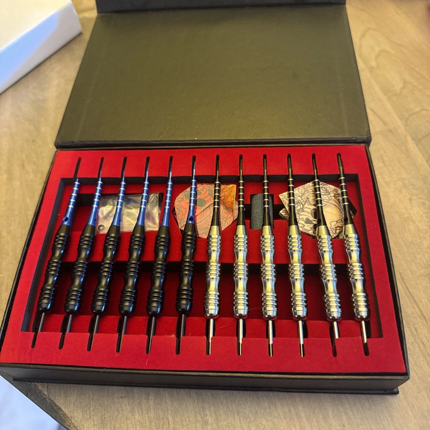 12PCS 22g Darts Set - Steel Tip Darts Dart Practice Shooting Throwing