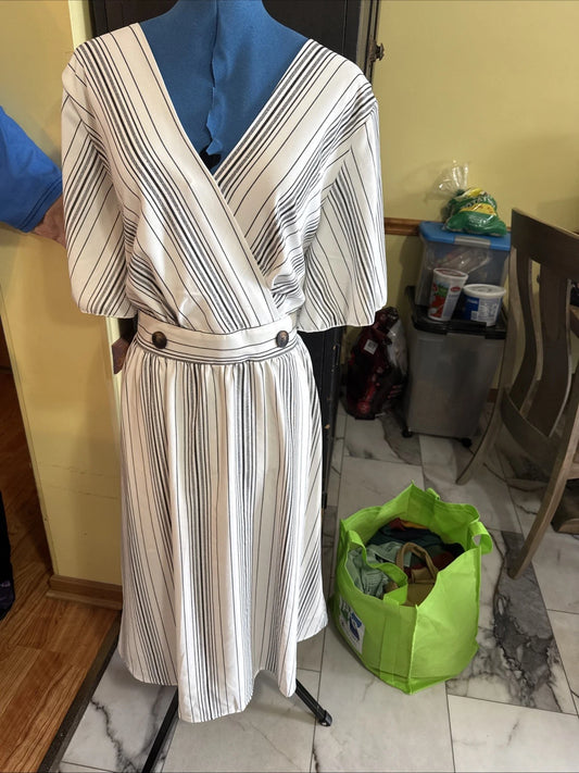 NWT BLOOM CHIC Striped Contrast Wrap Ruffle Sleeve Button Detail Dress/20